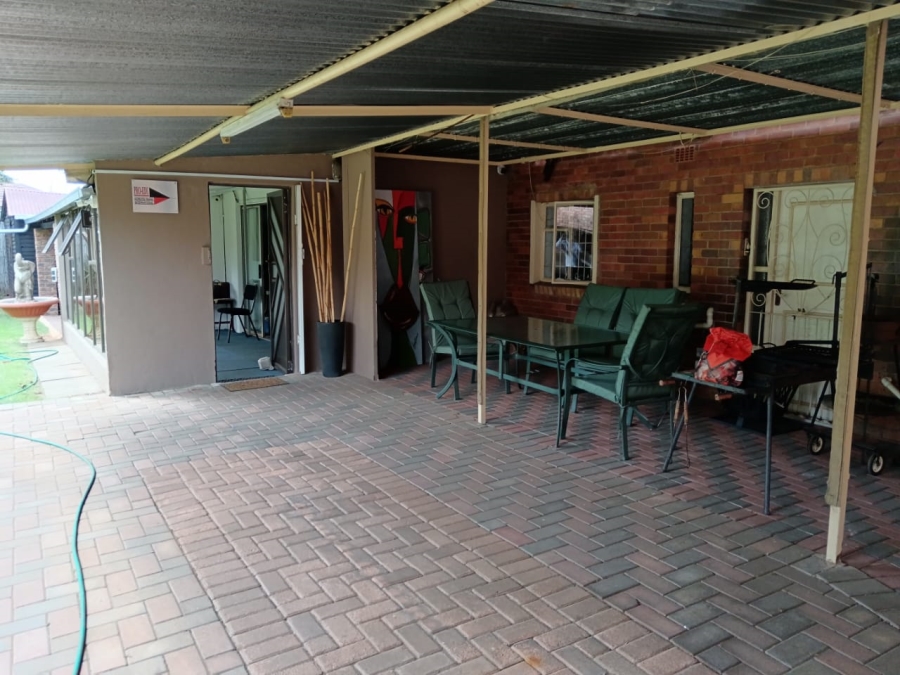4 Bedroom Property for Sale in Selection Park Gauteng