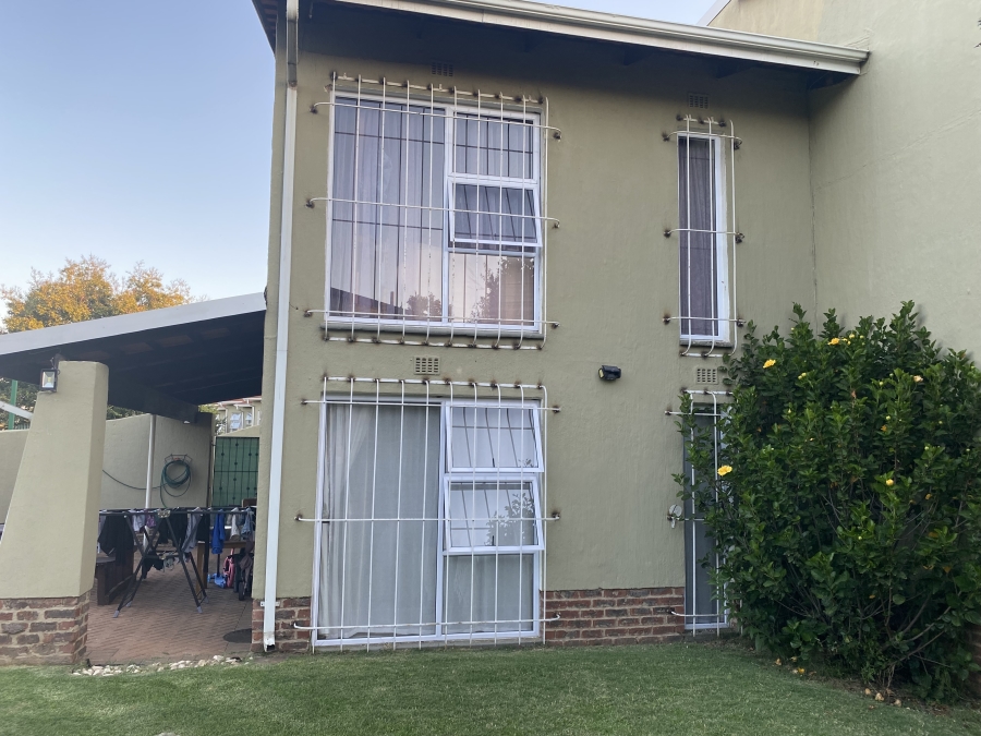 3 Bedroom Property for Sale in Farrarmere Gauteng
