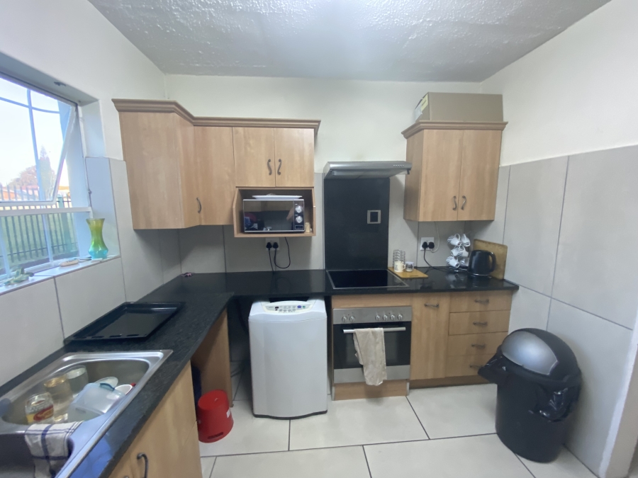 3 Bedroom Property for Sale in Farrarmere Gauteng