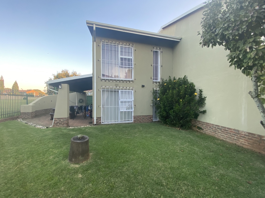 3 Bedroom Property for Sale in Farrarmere Gauteng