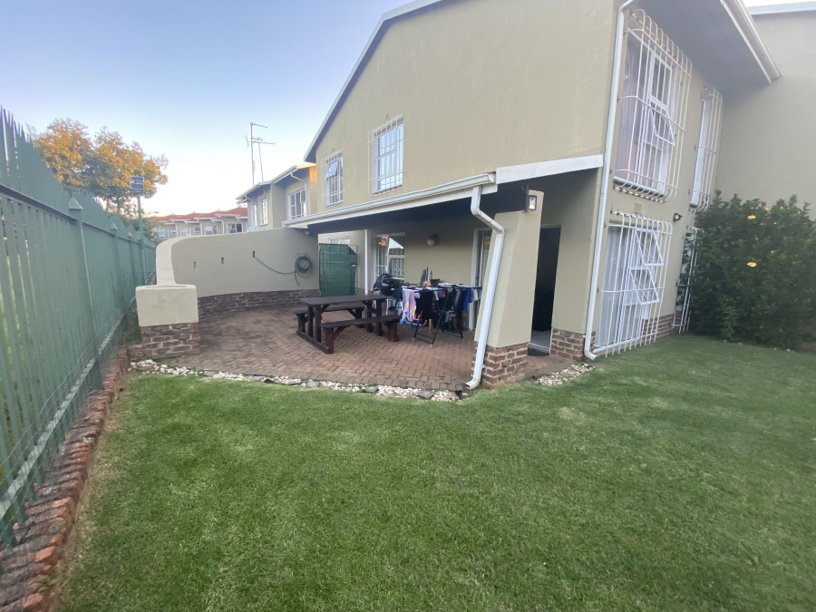3 Bedroom Property for Sale in Farrarmere Gauteng