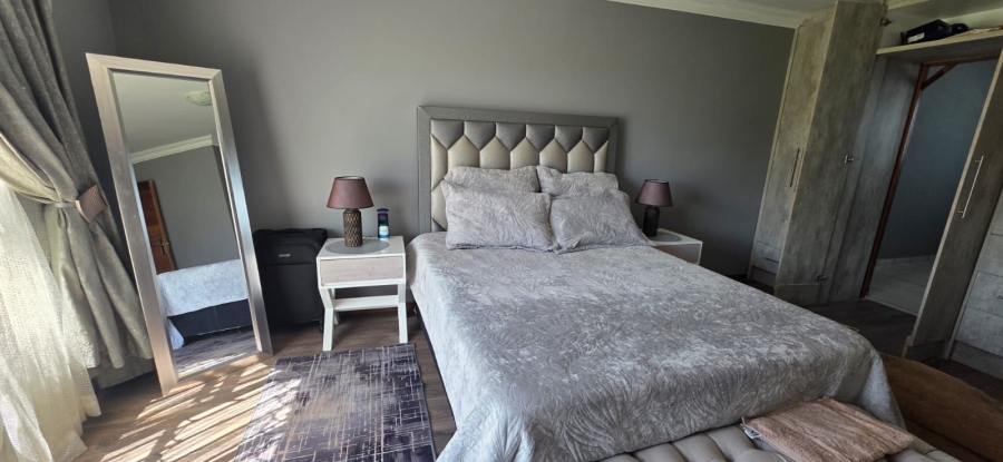 5 Bedroom Property for Sale in Risiville Gauteng