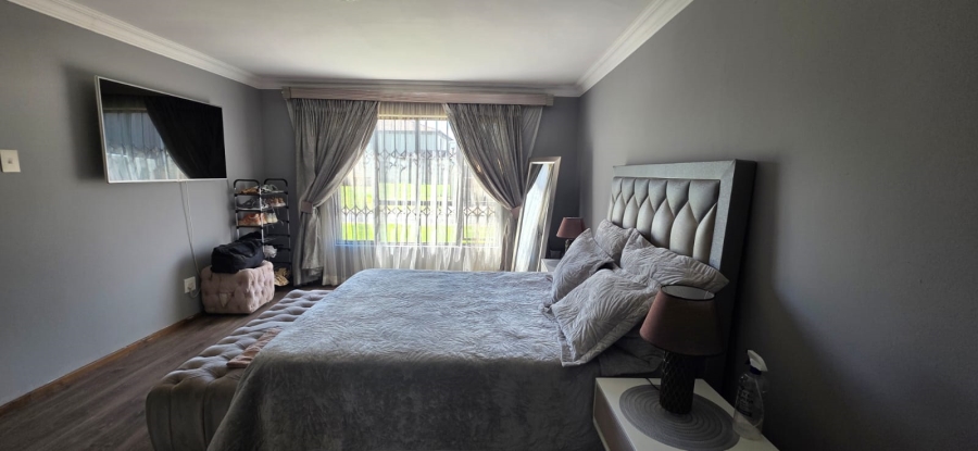 5 Bedroom Property for Sale in Risiville Gauteng