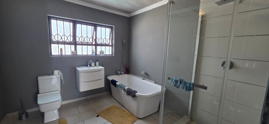 5 Bedroom Property for Sale in Risiville Gauteng
