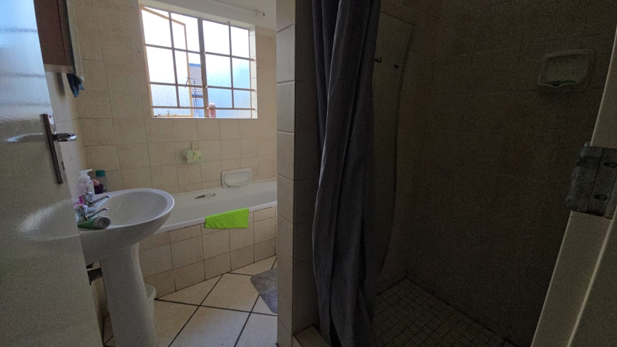 2 Bedroom Property for Sale in Annlin Gauteng