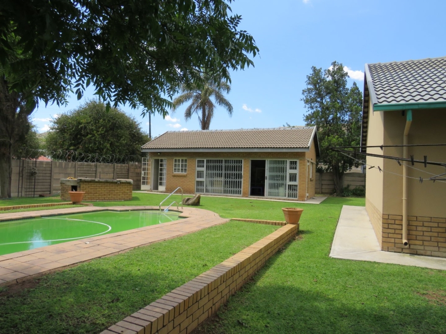 4 Bedroom Property for Sale in Mountain View Gauteng
