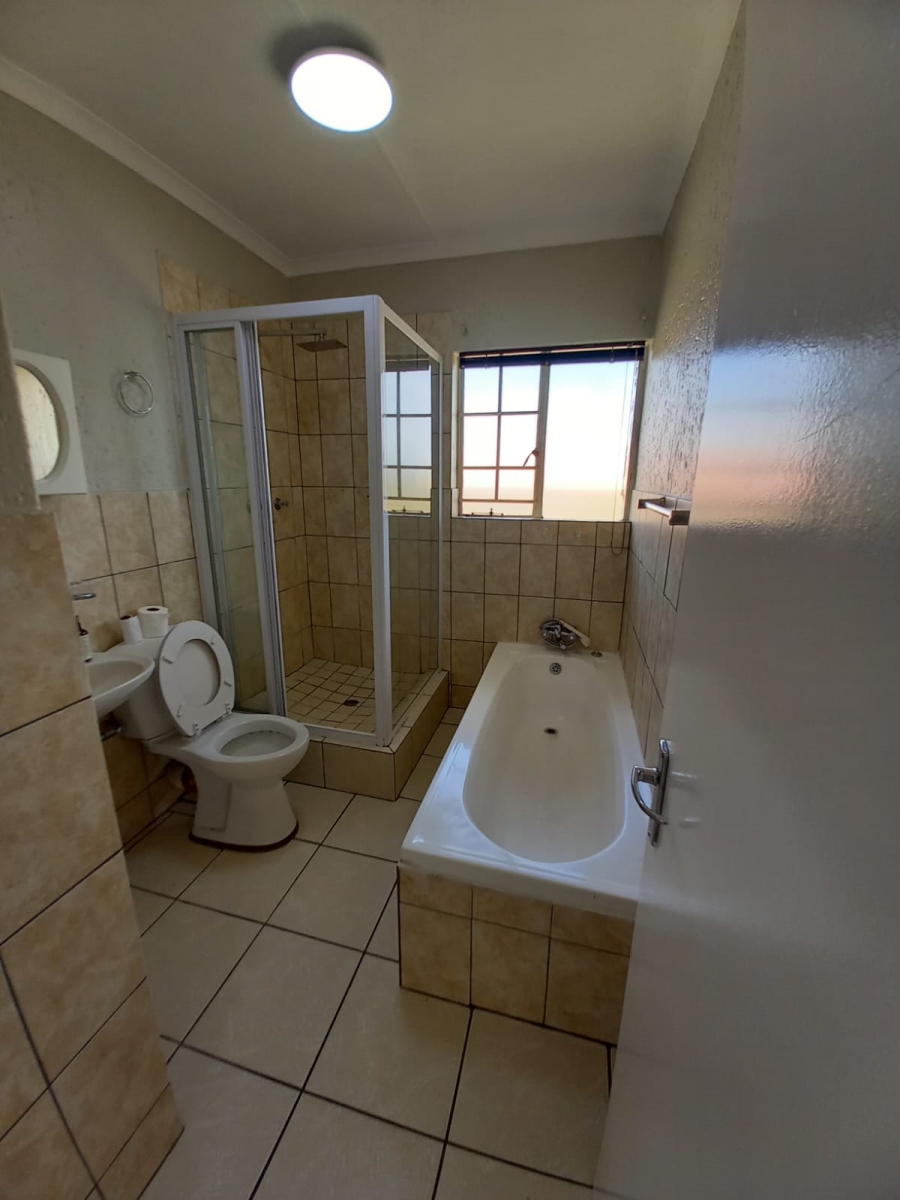 2 Bedroom Property for Sale in Kenleaf Gauteng