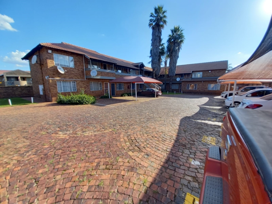 2 Bedroom Property for Sale in Kenleaf Gauteng