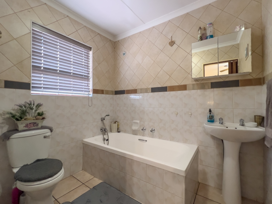 3 Bedroom Property for Sale in Van Riebeeck Park Gauteng