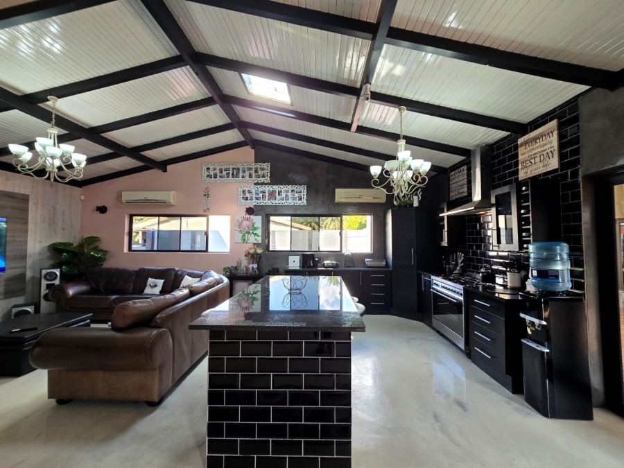 5 Bedroom Property for Sale in Raceview Gauteng