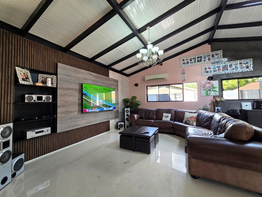 5 Bedroom Property for Sale in Raceview Gauteng