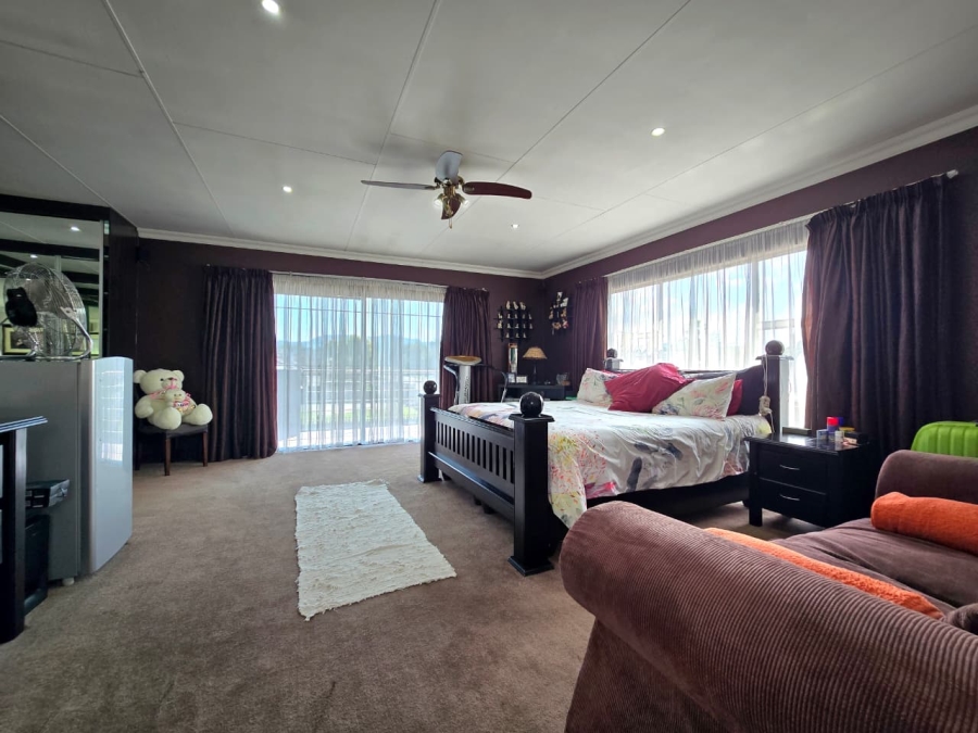 5 Bedroom Property for Sale in Raceview Gauteng