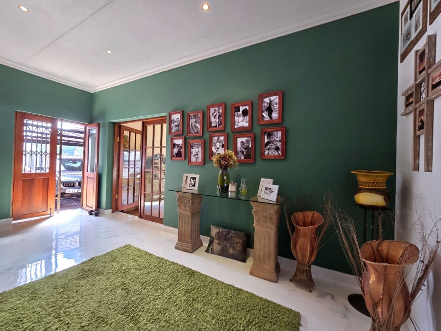 5 Bedroom Property for Sale in Raceview Gauteng