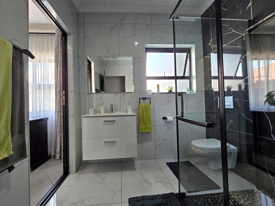 5 Bedroom Property for Sale in Raceview Gauteng