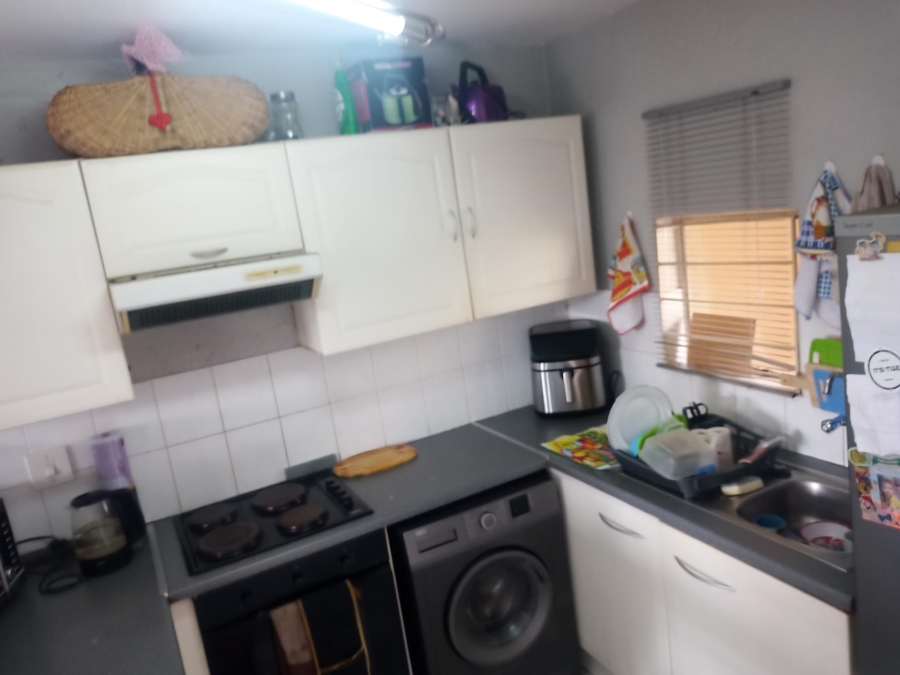 1 Bedroom Property for Sale in Brackendowns Gauteng