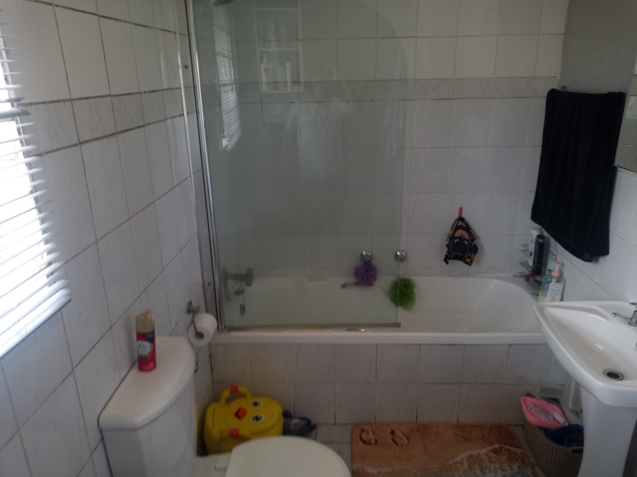 1 Bedroom Property for Sale in Brackendowns Gauteng