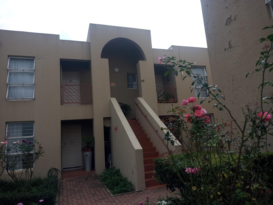 1 Bedroom Property for Sale in Brackendowns Gauteng