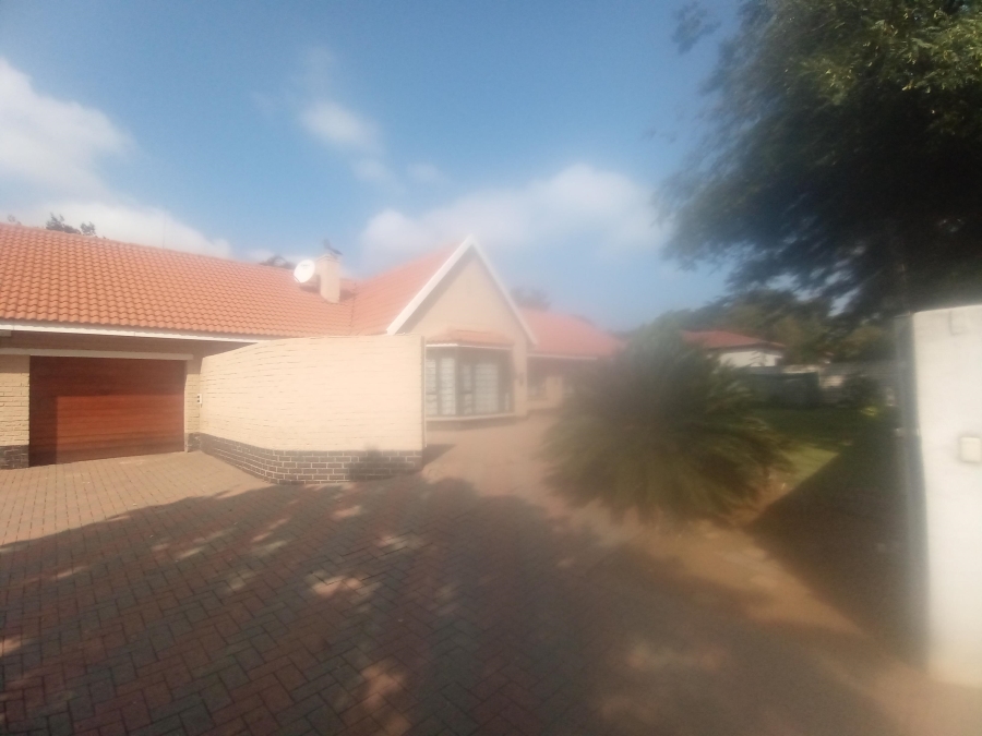 4 Bedroom Property for Sale in Brackenhurst Gauteng