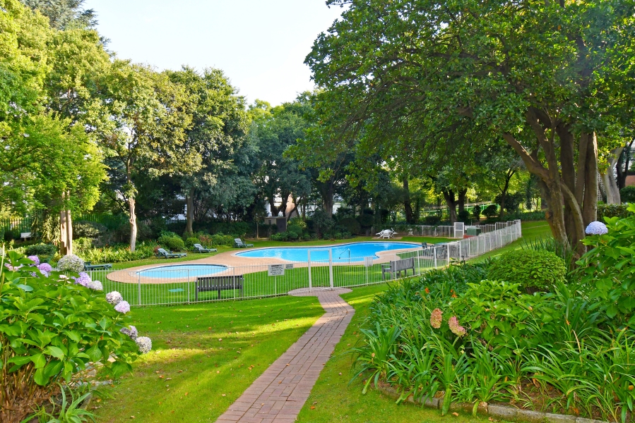 2 Bedroom Property for Sale in Atholl Gauteng