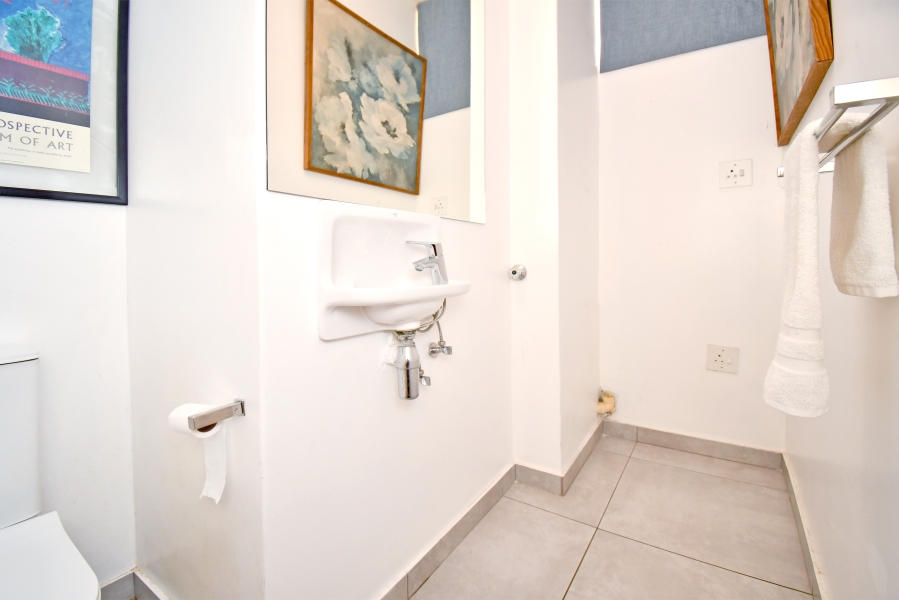 2 Bedroom Property for Sale in Atholl Gauteng