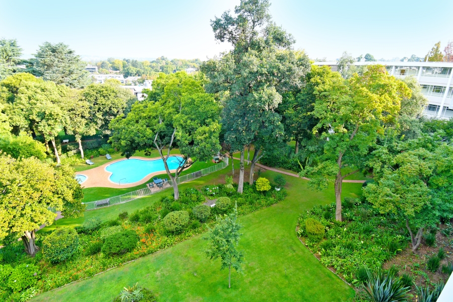 2 Bedroom Property for Sale in Atholl Gauteng