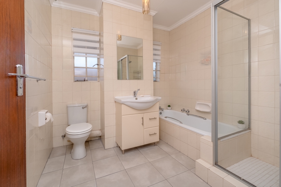 1 Bedroom Property for Sale in Bryanston Gauteng