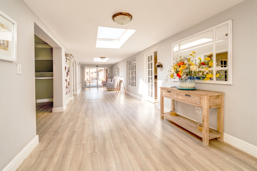 1 Bedroom Property for Sale in Bryanston Gauteng