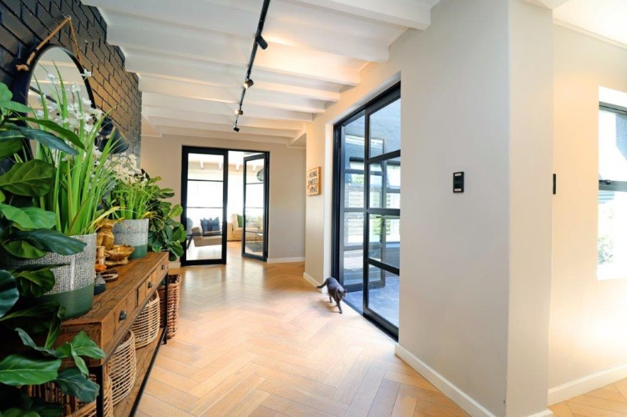 To Let 4 Bedroom Property for Rent in Atholl Gauteng