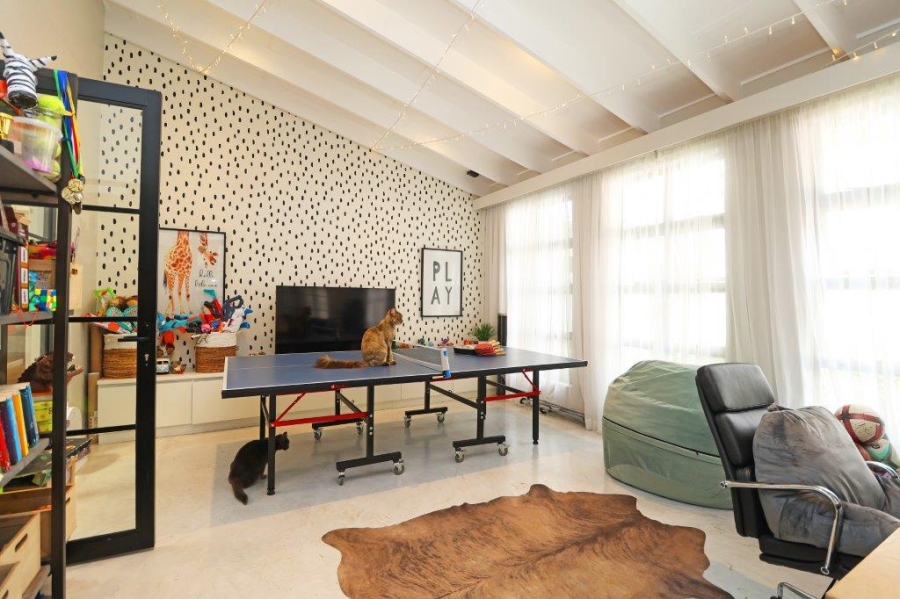 To Let 4 Bedroom Property for Rent in Atholl Gauteng