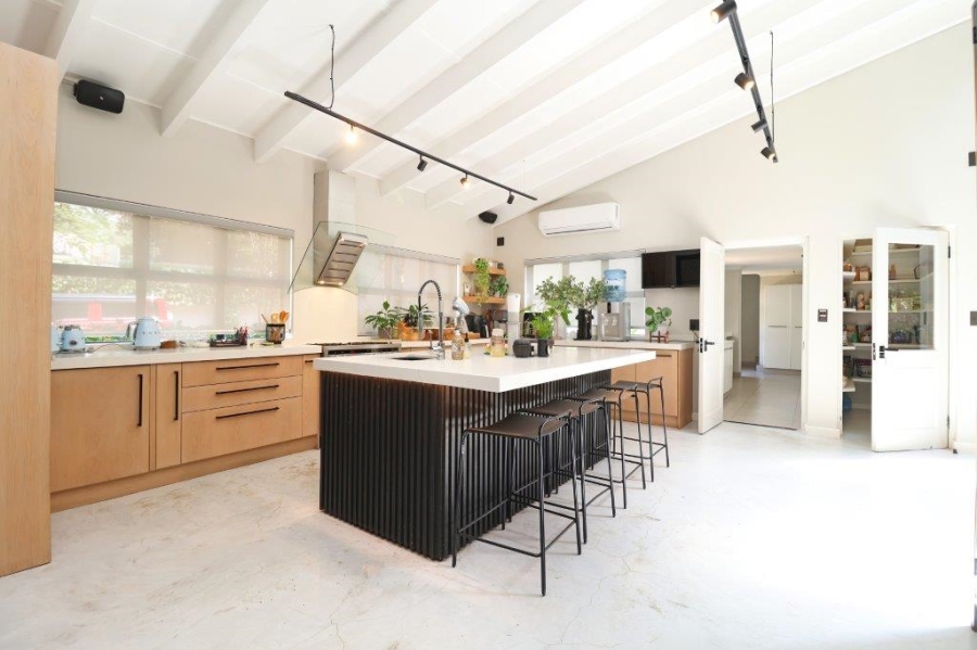 To Let 4 Bedroom Property for Rent in Atholl Gauteng