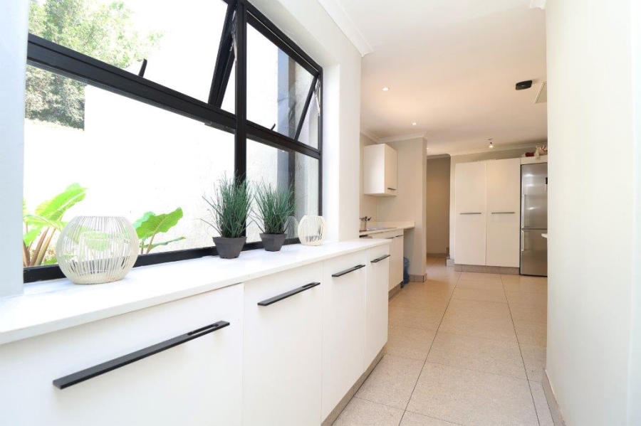 To Let 4 Bedroom Property for Rent in Atholl Gauteng