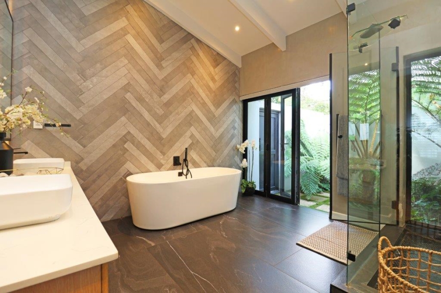 To Let 4 Bedroom Property for Rent in Atholl Gauteng