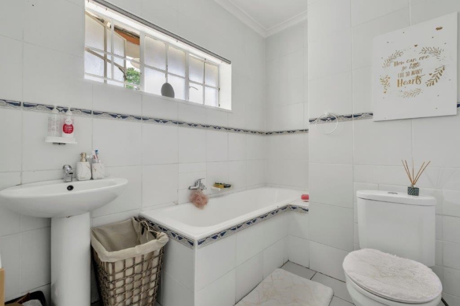 4 Bedroom Property for Sale in Atholl Gauteng