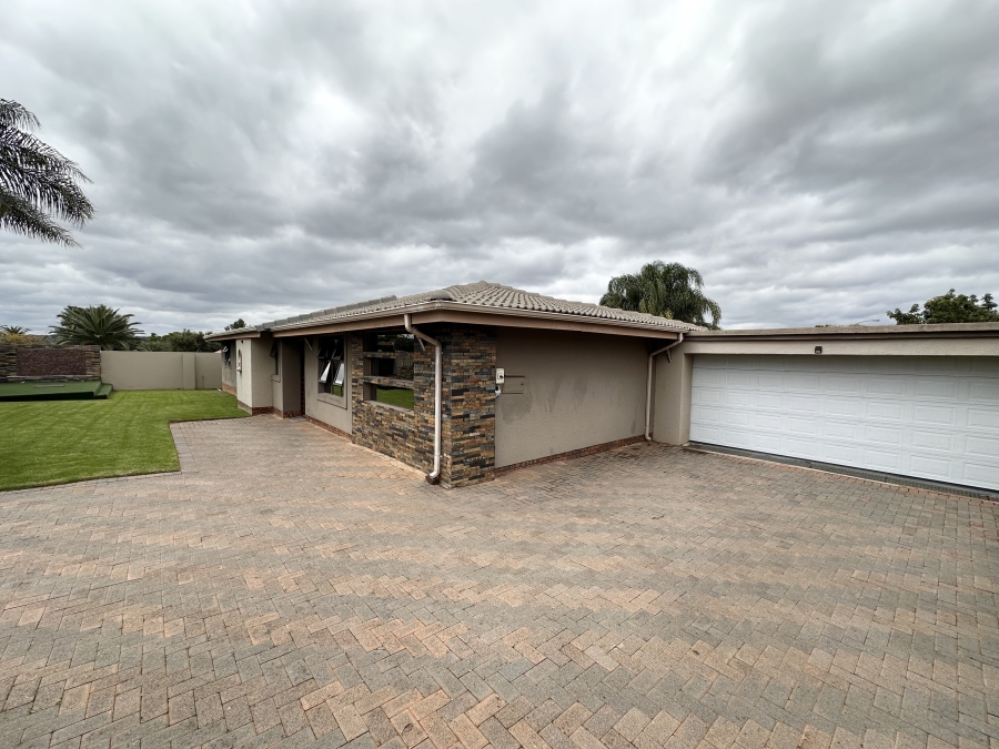 3 Bedroom Property for Sale in Heuweloord Gauteng