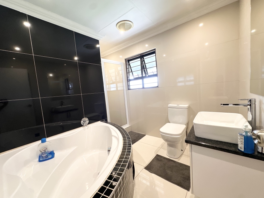 3 Bedroom Property for Sale in Heuweloord Gauteng