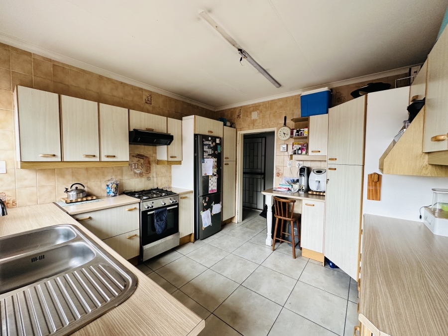 4 Bedroom Property for Sale in Mulbarton Gauteng