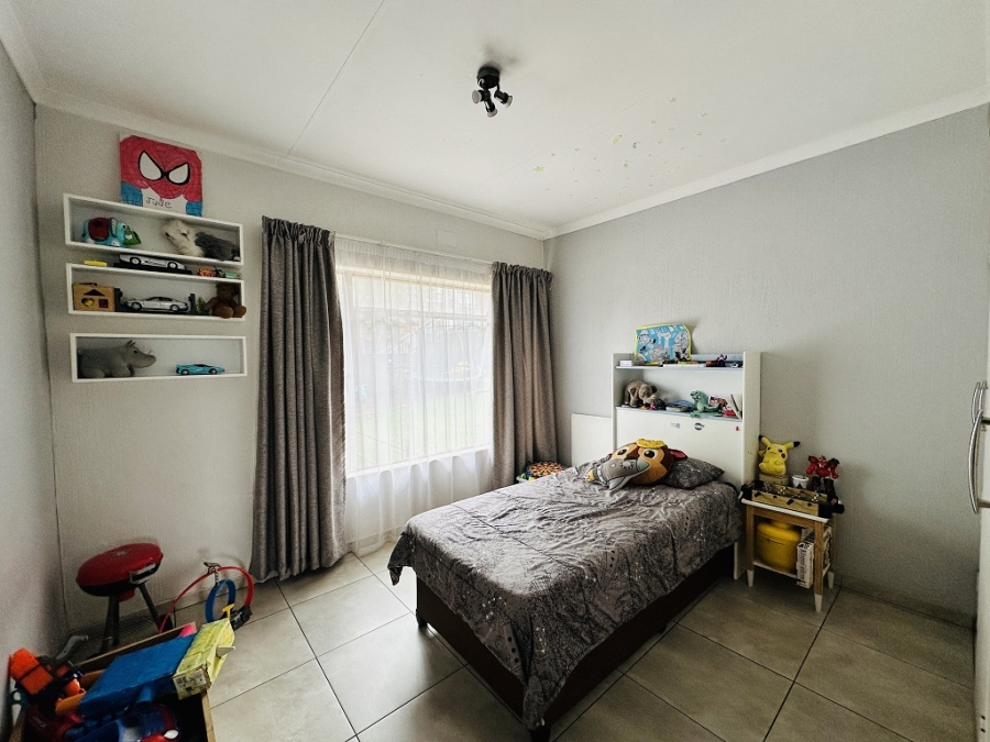 4 Bedroom Property for Sale in Mulbarton Gauteng