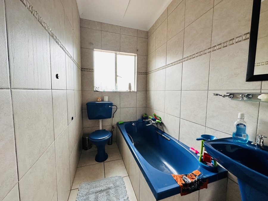 4 Bedroom Property for Sale in Mulbarton Gauteng