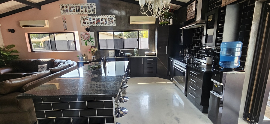 5 Bedroom Property for Sale in Raceview Gauteng