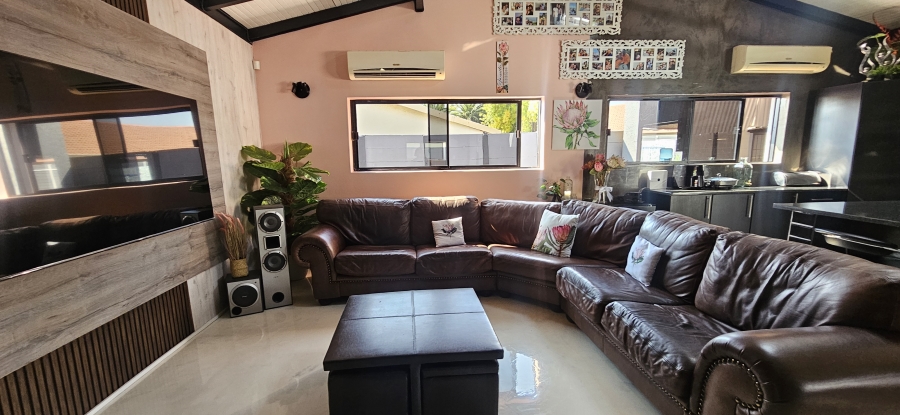 5 Bedroom Property for Sale in Raceview Gauteng