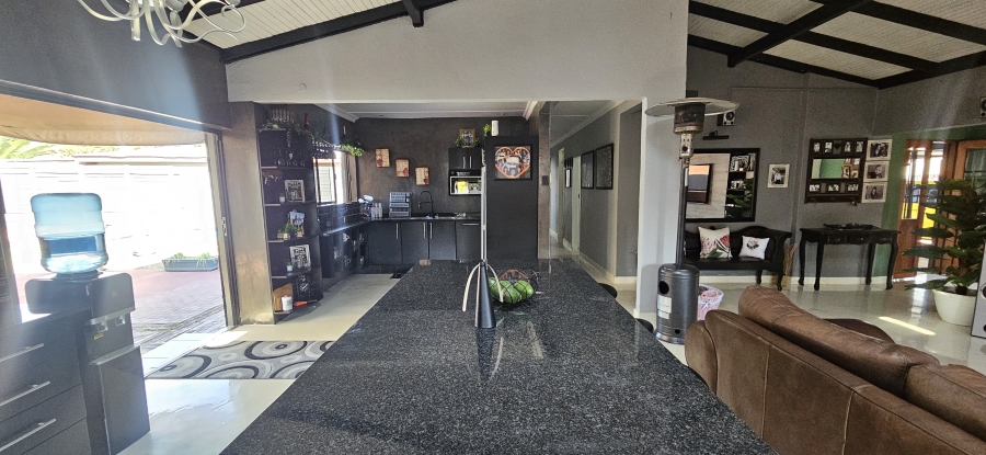 5 Bedroom Property for Sale in Raceview Gauteng