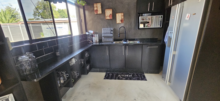 5 Bedroom Property for Sale in Raceview Gauteng