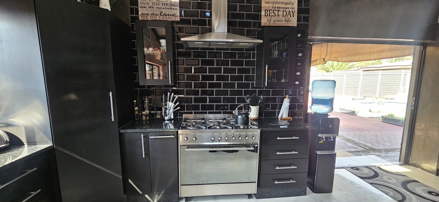 5 Bedroom Property for Sale in Raceview Gauteng