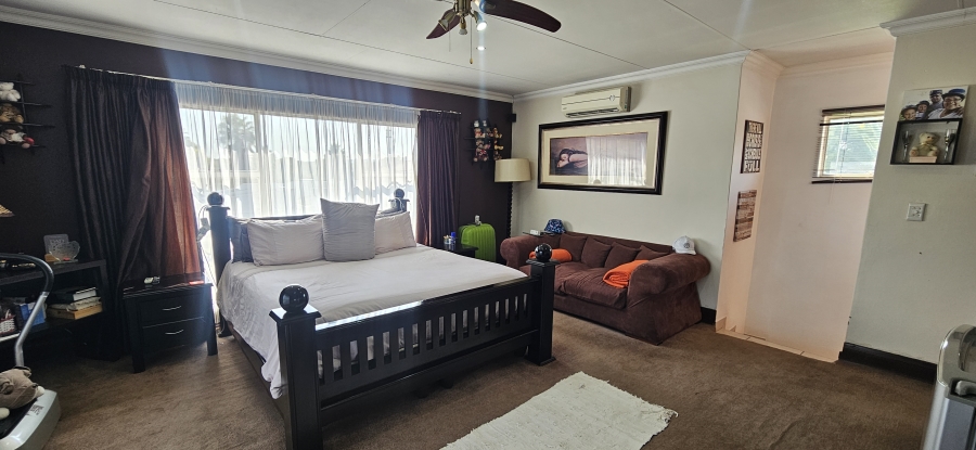 5 Bedroom Property for Sale in Raceview Gauteng