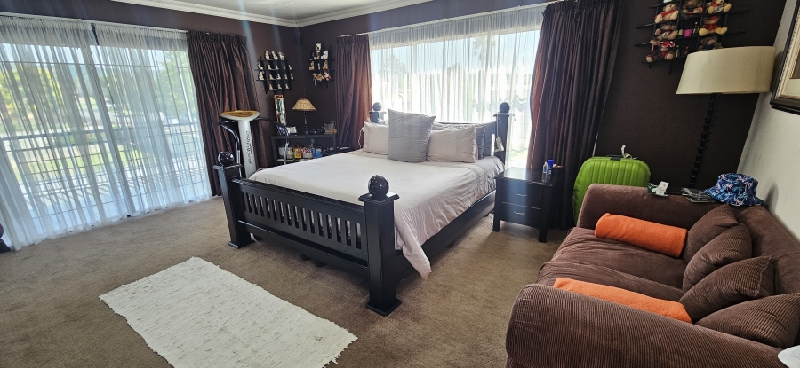 5 Bedroom Property for Sale in Raceview Gauteng