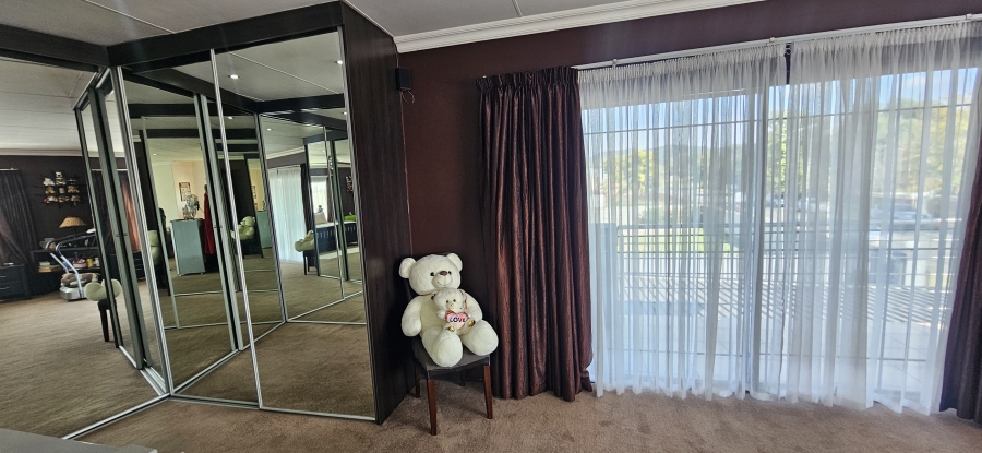5 Bedroom Property for Sale in Raceview Gauteng