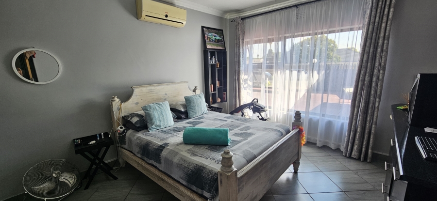 5 Bedroom Property for Sale in Raceview Gauteng