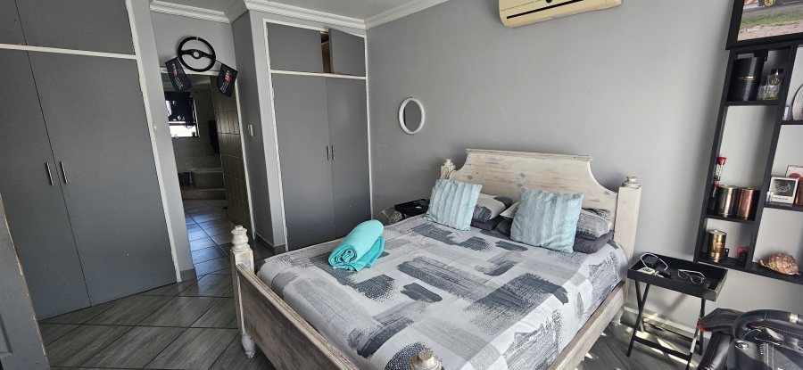 5 Bedroom Property for Sale in Raceview Gauteng