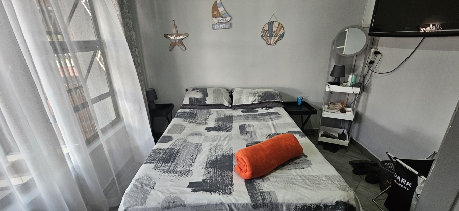 5 Bedroom Property for Sale in Raceview Gauteng