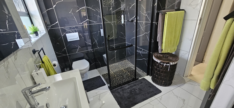 5 Bedroom Property for Sale in Raceview Gauteng